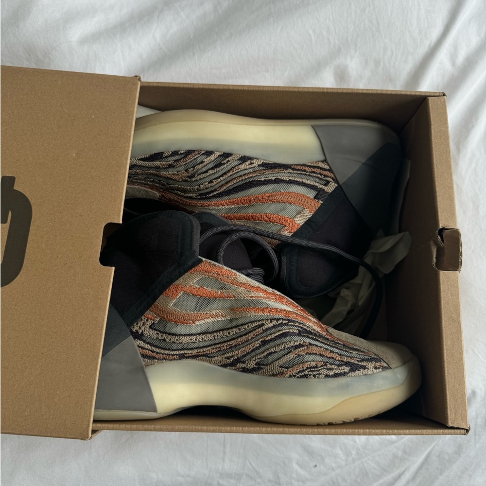 Yeezy QNTM Size 6